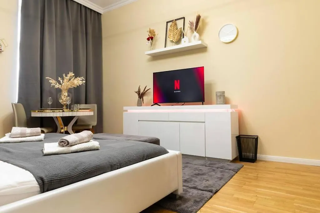 Golden Living In Central Viena 0*,  Áustria